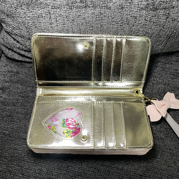 WOMEN'S BETSEY JOHNSON PINk QUILTED STITCHED ZIP BI-FOLD CLUTCH WALLET BOW - Picture 7 of 9